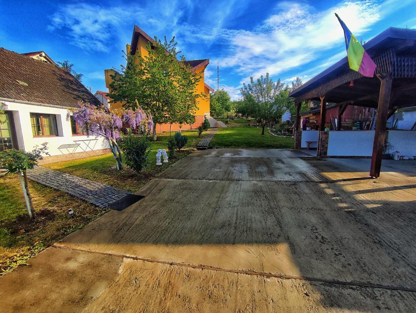 Courtyard Studio Oradea Exterior photo